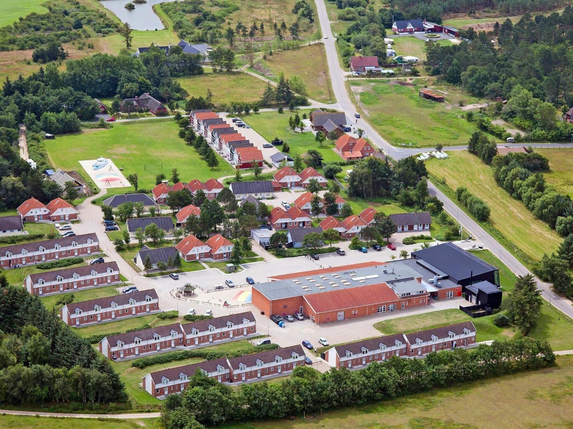 10 Person Holiday Home On A Holiday Park Blåvand Екстериор снимка
