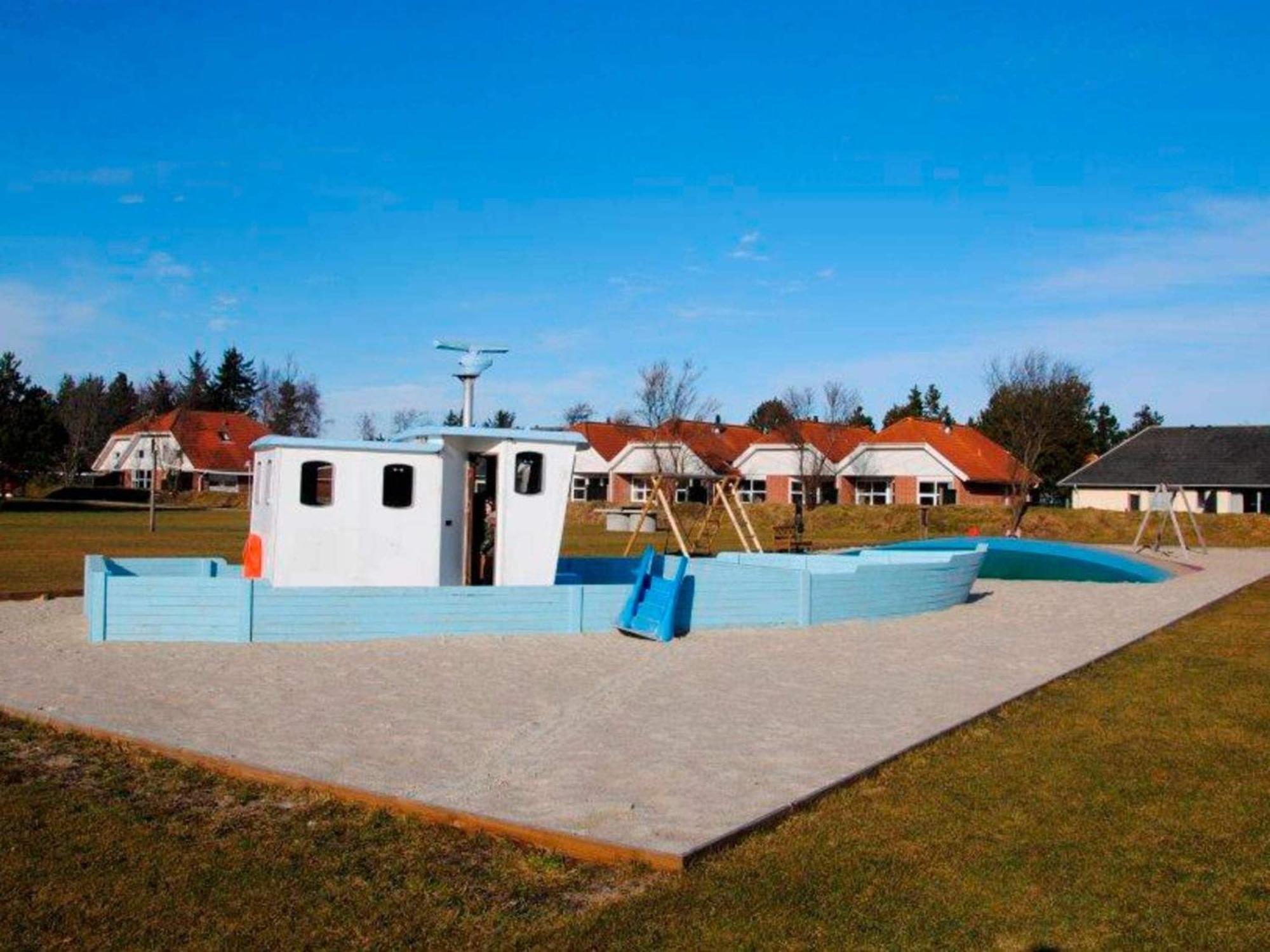 10 Person Holiday Home On A Holiday Park Blåvand Екстериор снимка