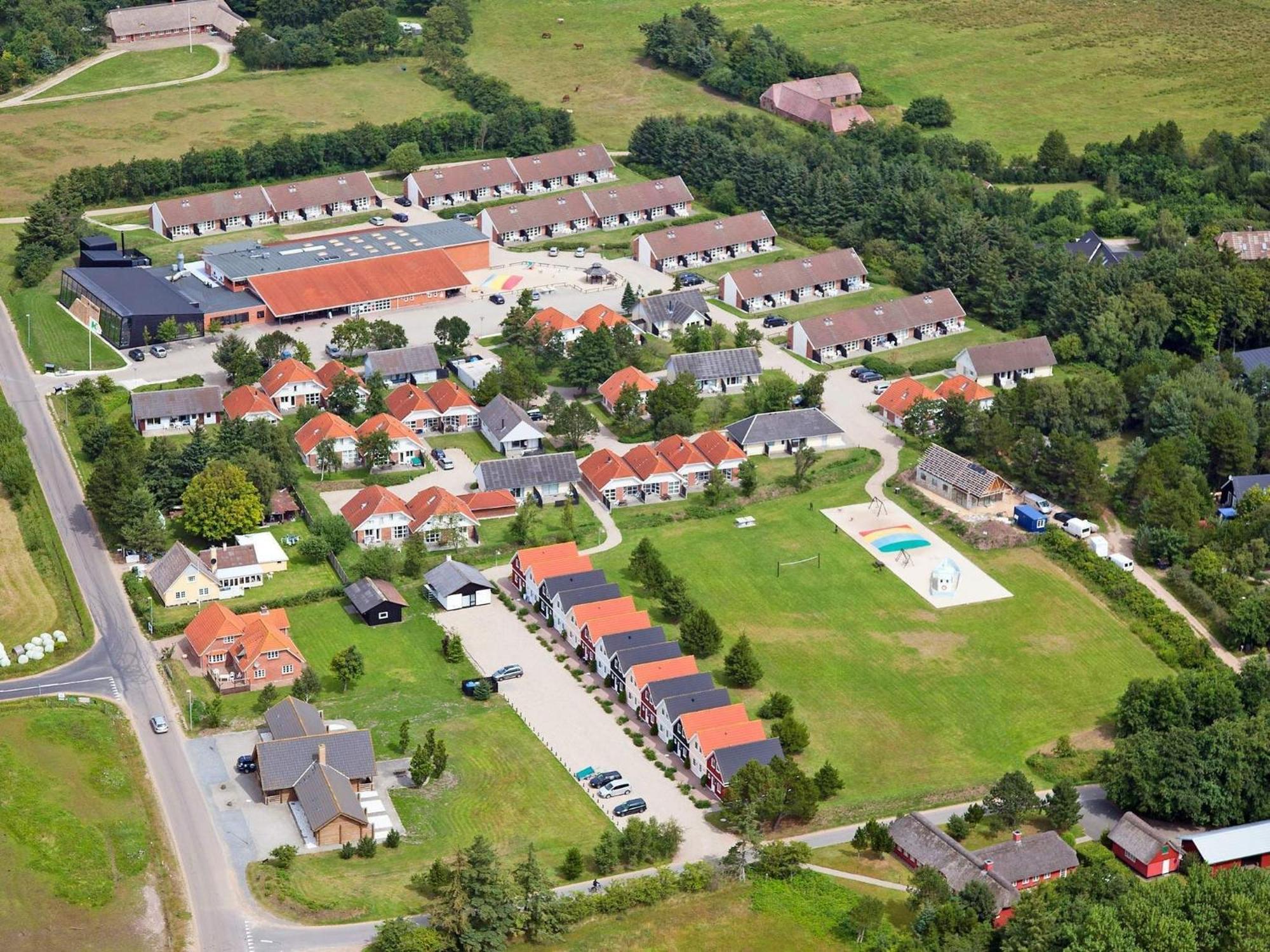 10 Person Holiday Home On A Holiday Park Blåvand Екстериор снимка