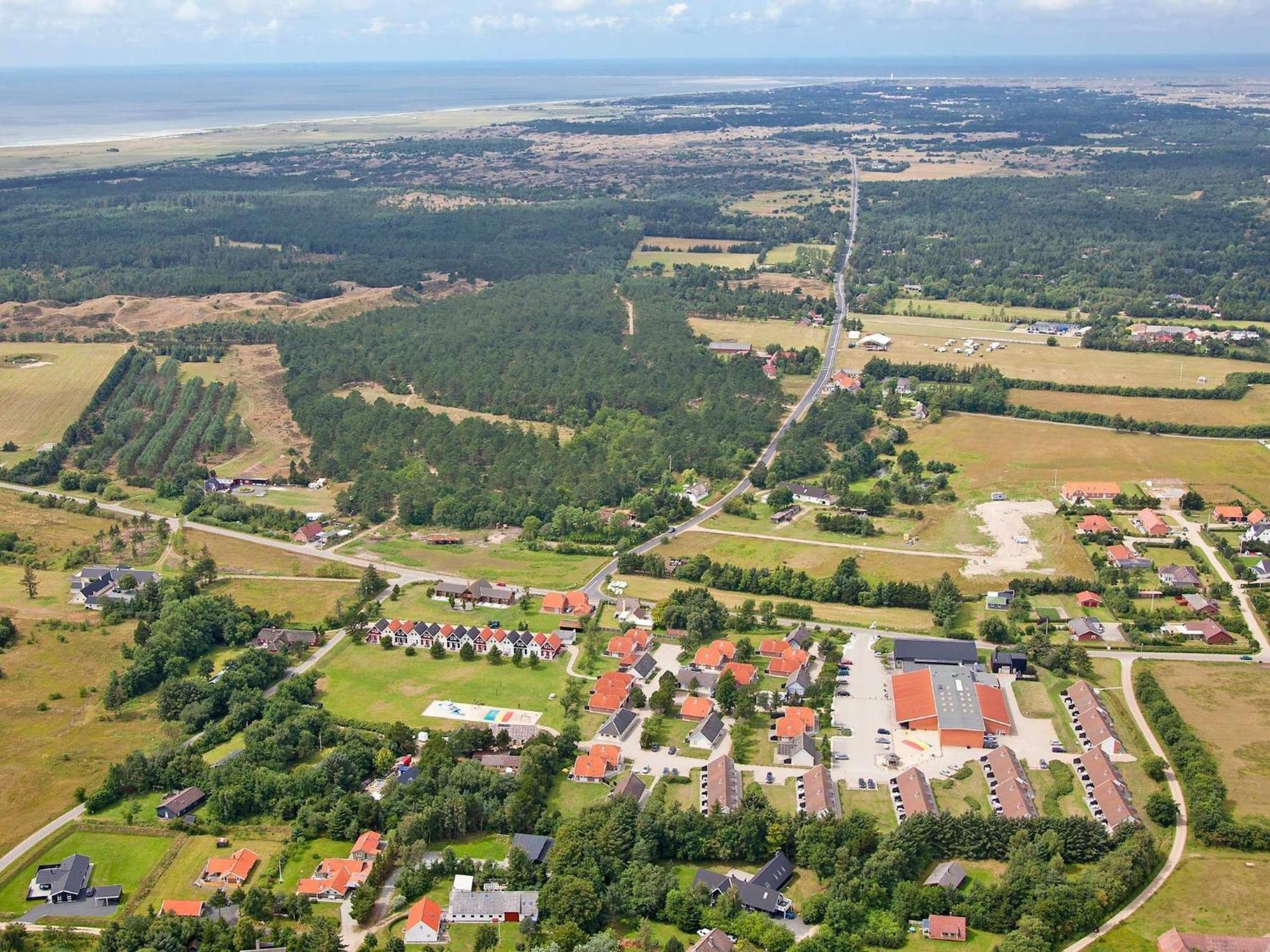 10 Person Holiday Home On A Holiday Park Blåvand Екстериор снимка